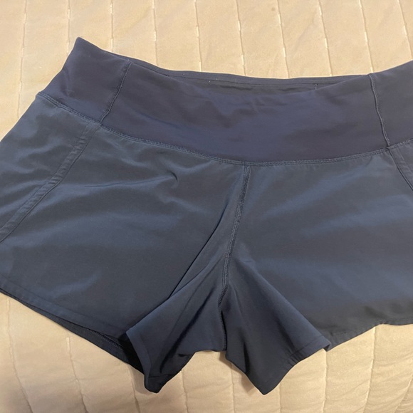 Lululemon speed up shorts size 6 EUC 4in inseam - Picture 4 of 5